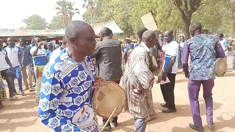 Photos de la dédicace du Nouveau Testament winyé7